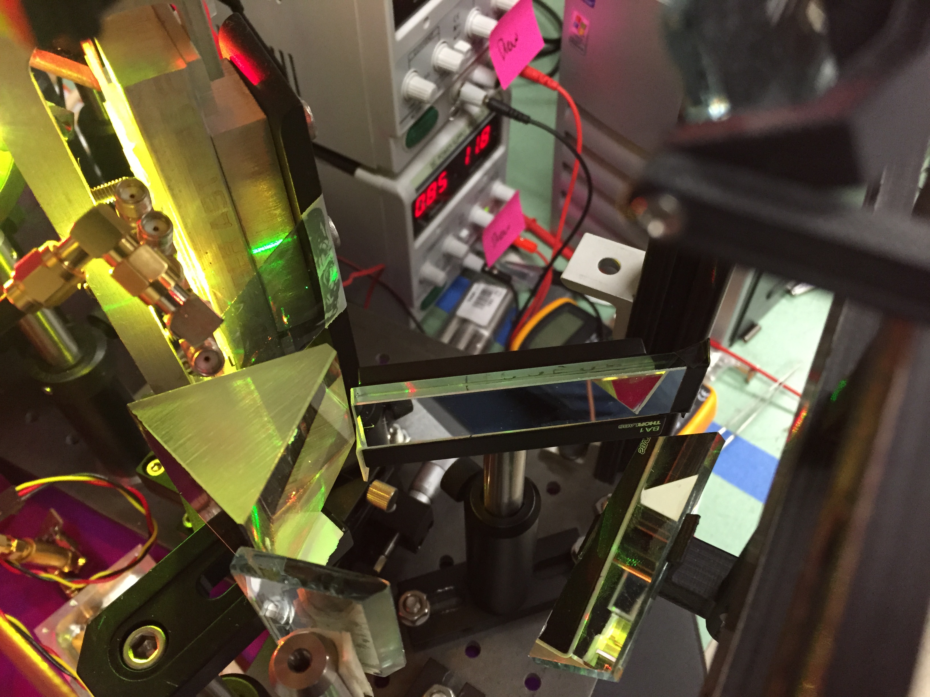 bicolor_monitor_intermediate_optics.jpg bicolor_monitor_intermediate_optics.jpg